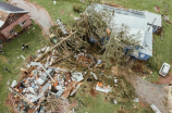 美国多地遭龙卷风狂袭，数十家房屋被摧毁，多人伤亡